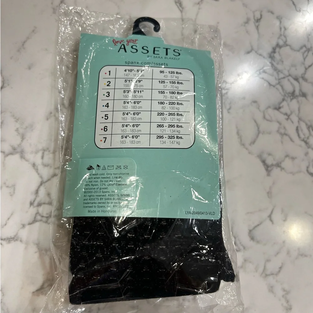 NWT Assets by Spanx‎ Black Shaping Tights Textured Wish Bone Size 3